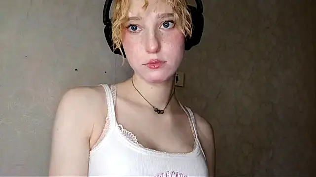 CuteLittleAngel webcam