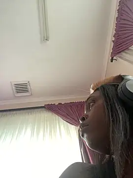 LuciousLips96 webcam