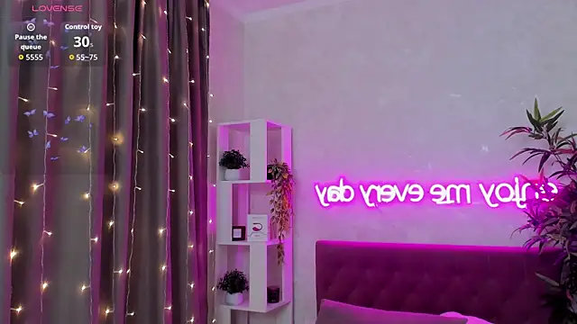 FeralPeach webcam
