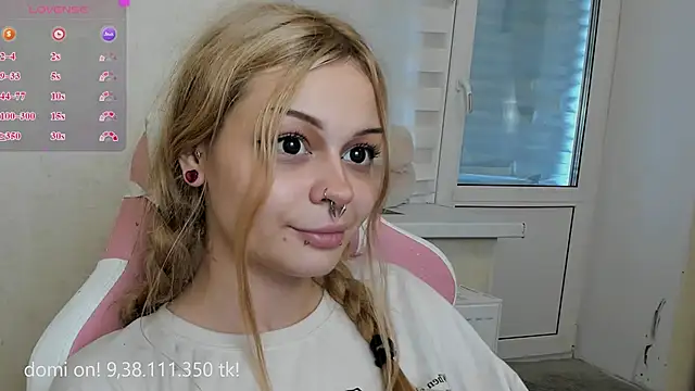 MelonyEmo webcam