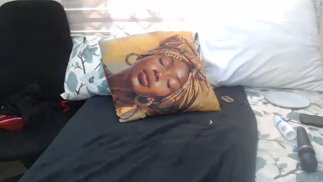 Foxybrownxx1 webcam