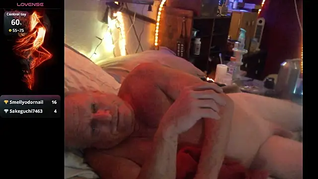 Pussyeat2please webcam