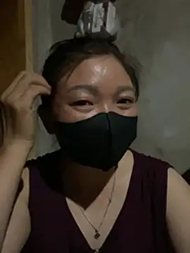 Bling-pusy webcam