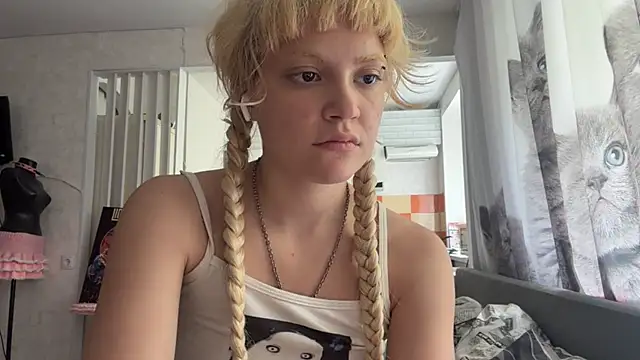FreedaDeloach webcam
