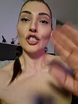 AryaSummersReal webcam