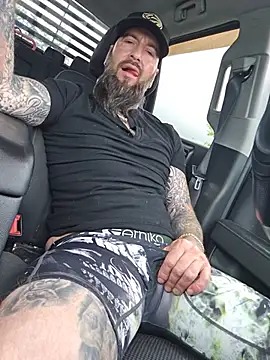 Beardedtattood live cam on StripChat