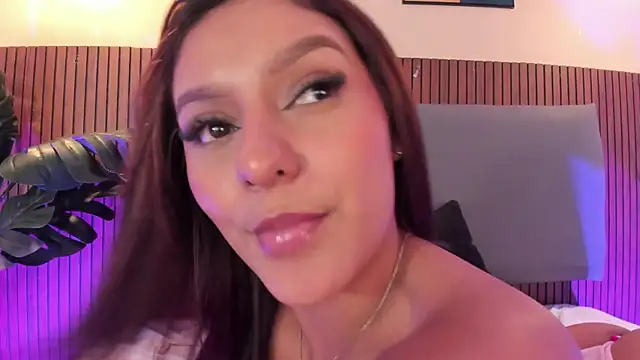 NicolleeEvanss live cam on StripChat