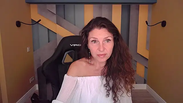 EllaLong webcam