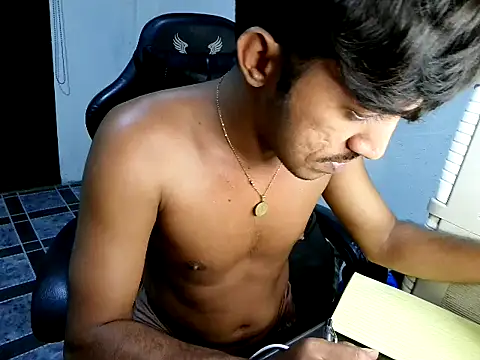 Spicy_RowyCam live cam on StripChat