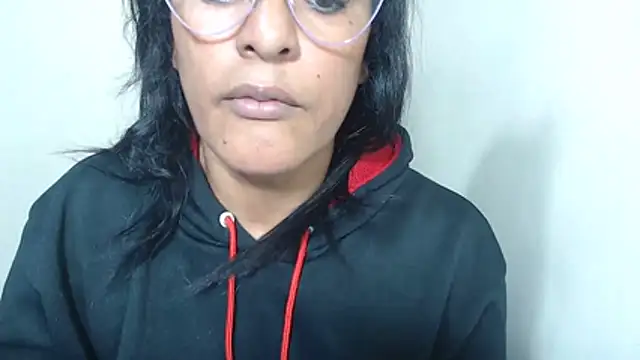 kateleyagrey live cam on StripChat
