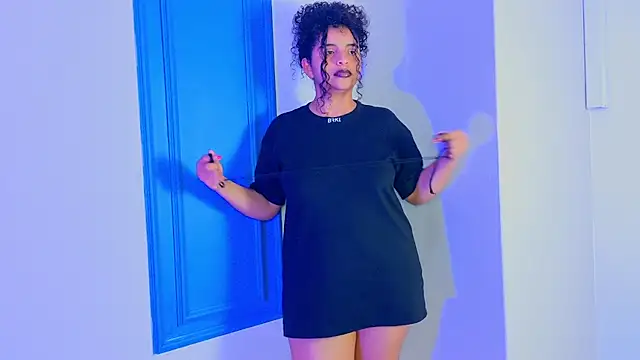 CURVYANDKING_CR webcam