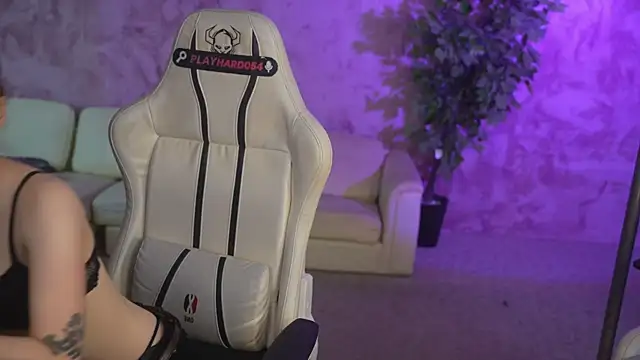 Charlotte_Dreams webcam