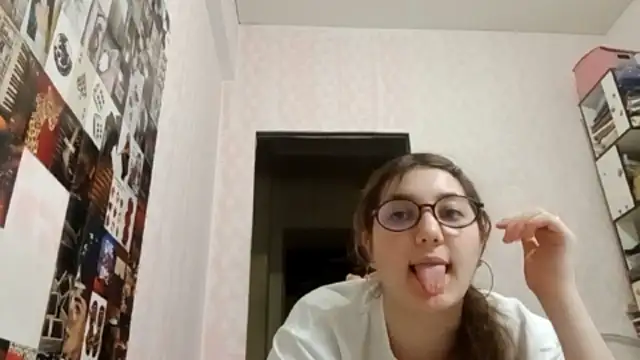 JanineThielman live cam on StripChat