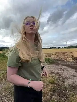 EllyNora webcam