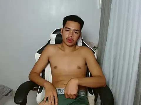 curlyasian_njxx webcam