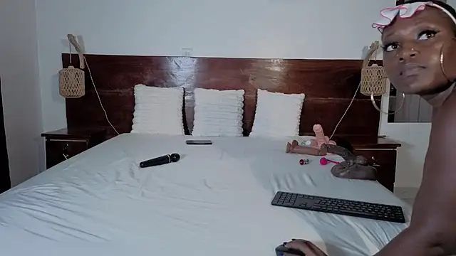 Elegant_Ebony webcam