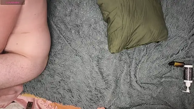 LoveInAllHoles webcam
