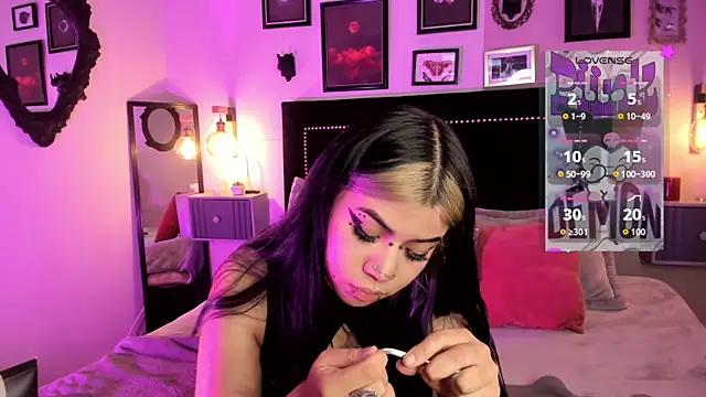 pinkk_deemon webcam