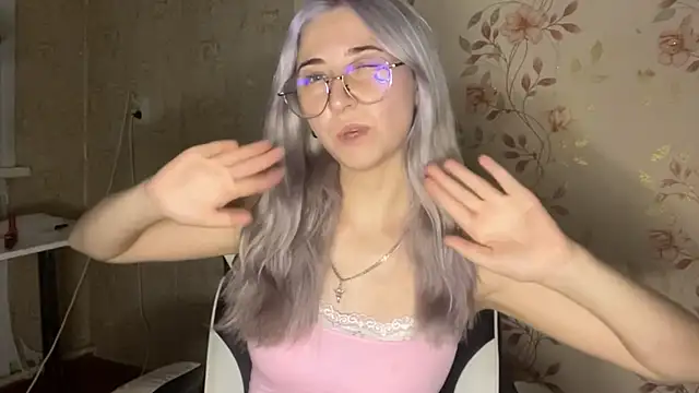 WhitePowerGirl webcam