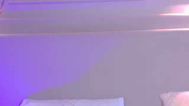 NaomiKlarc webcam