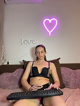 Sabrinedivinee live cam on StripChat