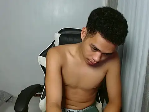 curlyasian_njxx webcam