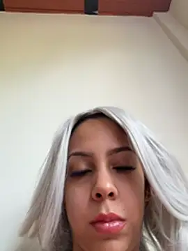Miah_Lorens webcam