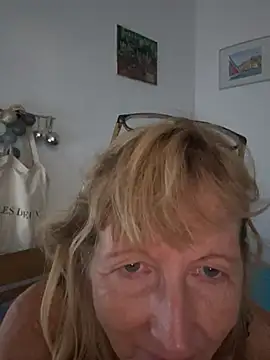 MatureKim webcam