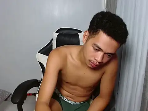 curlyasian_njxx webcam