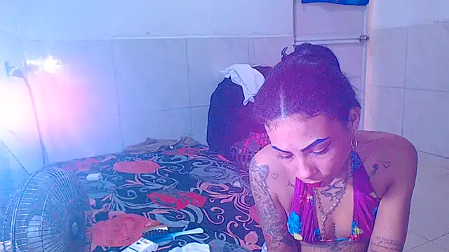 Triogirlhorny_ webcam