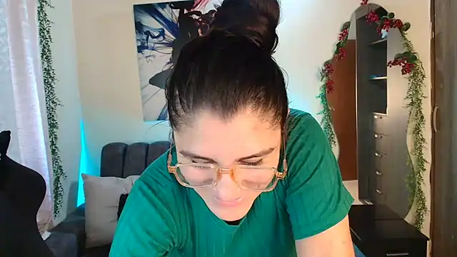 LUCYMILF_SEXY live cam on StripChat