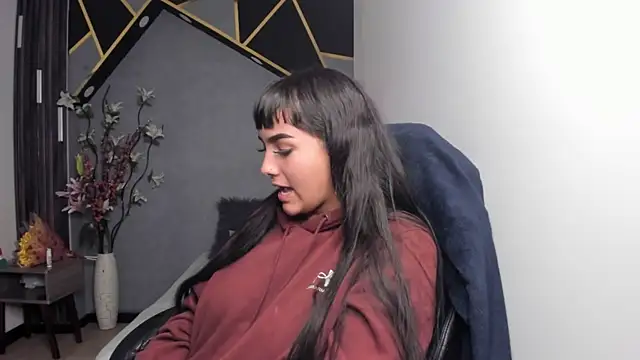 Bella_Raven webcam