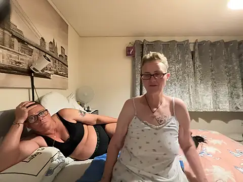 Curvy-Jinx webcam