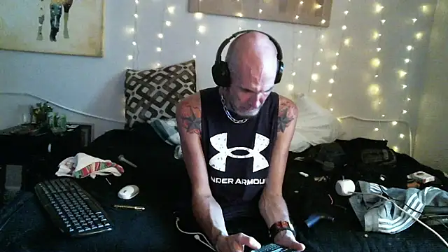 TommyDoggg webcam