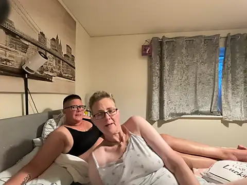 Curvy-Jinx webcam