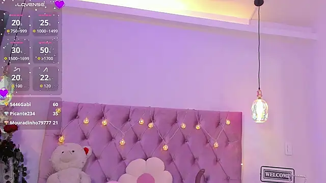 SofiaBloomm webcam