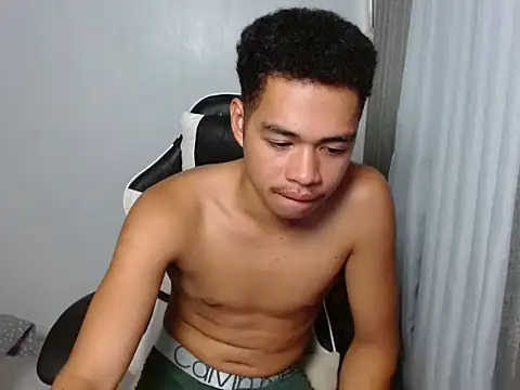 curlyasian_njxx