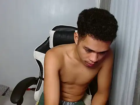 curlyasian_njxx webcam