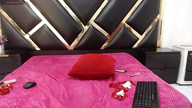 AprilyCrystal2 webcam