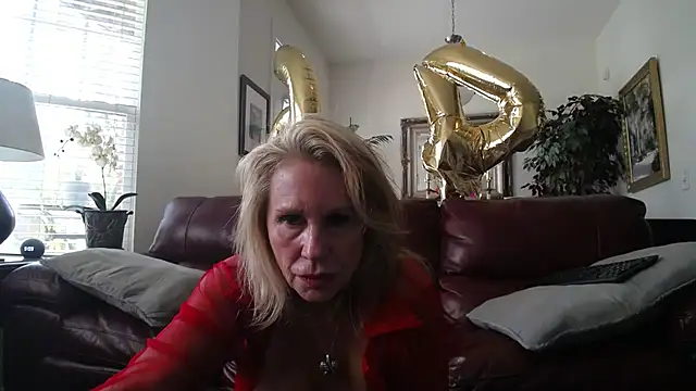 hotblondemilf1962 webcam