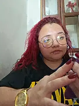 CURVY-HORNY webcam