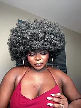 WomanNextdoor1 webcam