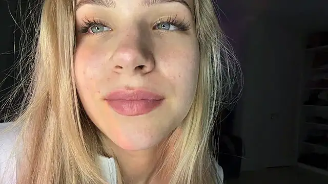 blondedoes - BlondeDoes's free webcam