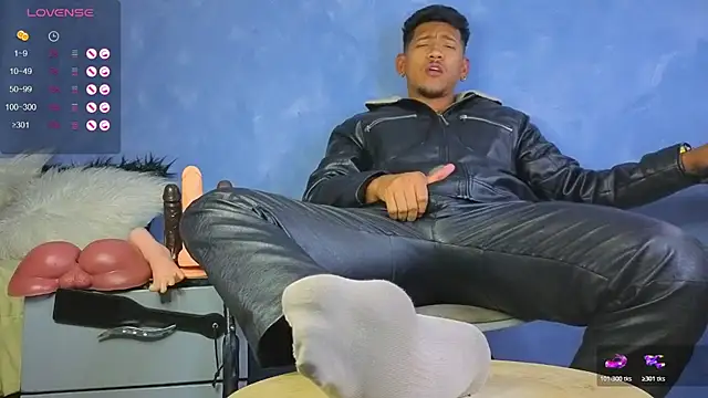 TomLover_12 webcam