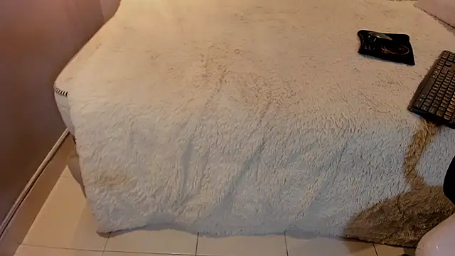 felix_haze (M twink) - spanking with oil