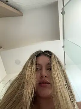lunablossom_ (F young) - Play dildo + show cum