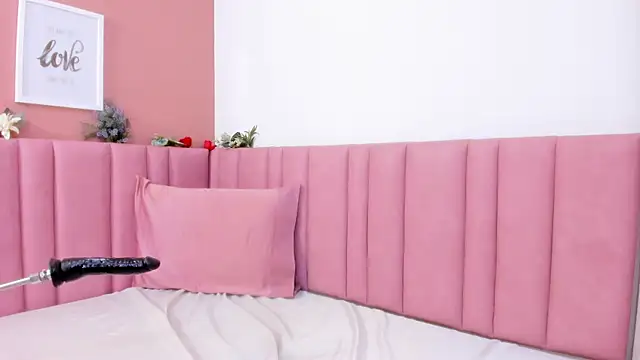 Maddy_red_ webcam