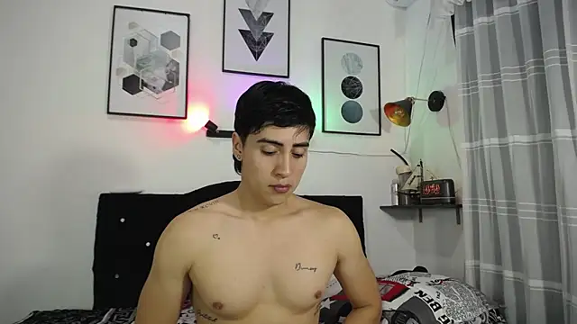 Thomas_and_lyan webcam