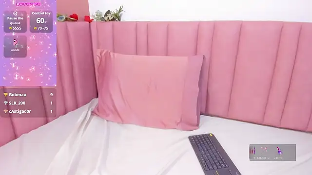 Maddy_red_ webcam