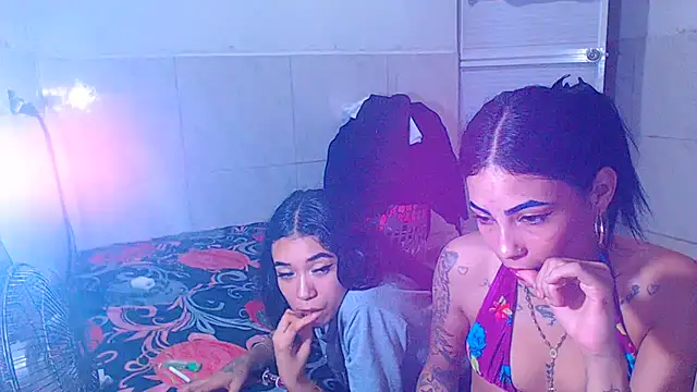 Triogirlhorny_ webcam